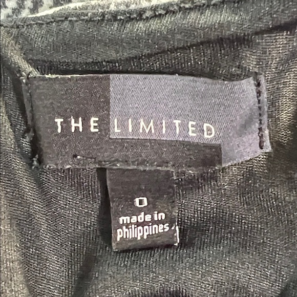 The Limited EC Black and white Herringbone Knee Length Design Dress. Size 0 - Picture 2 of 7